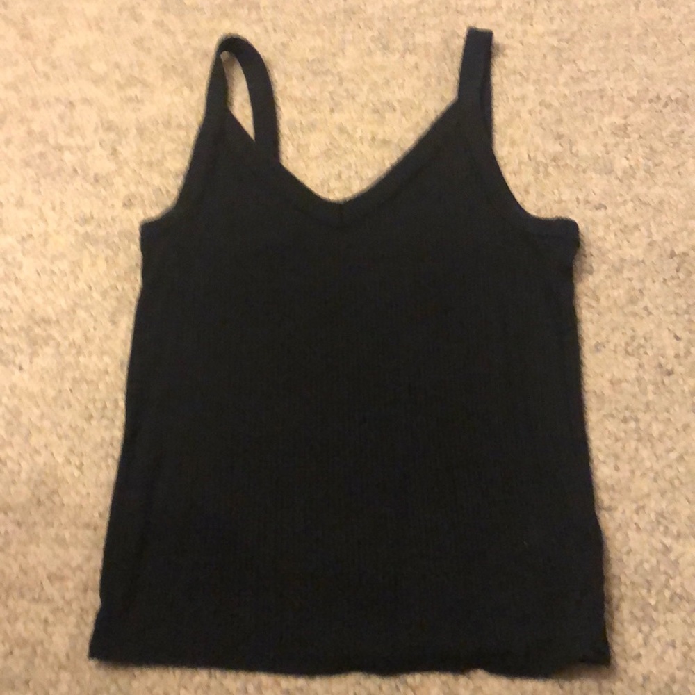 Black vneck tank